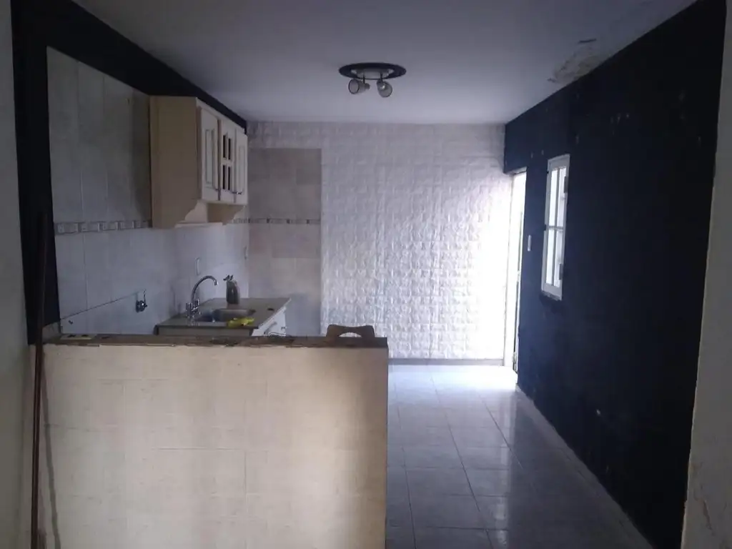 VENDO INTERNO UNICO SOBRE AVENIDA