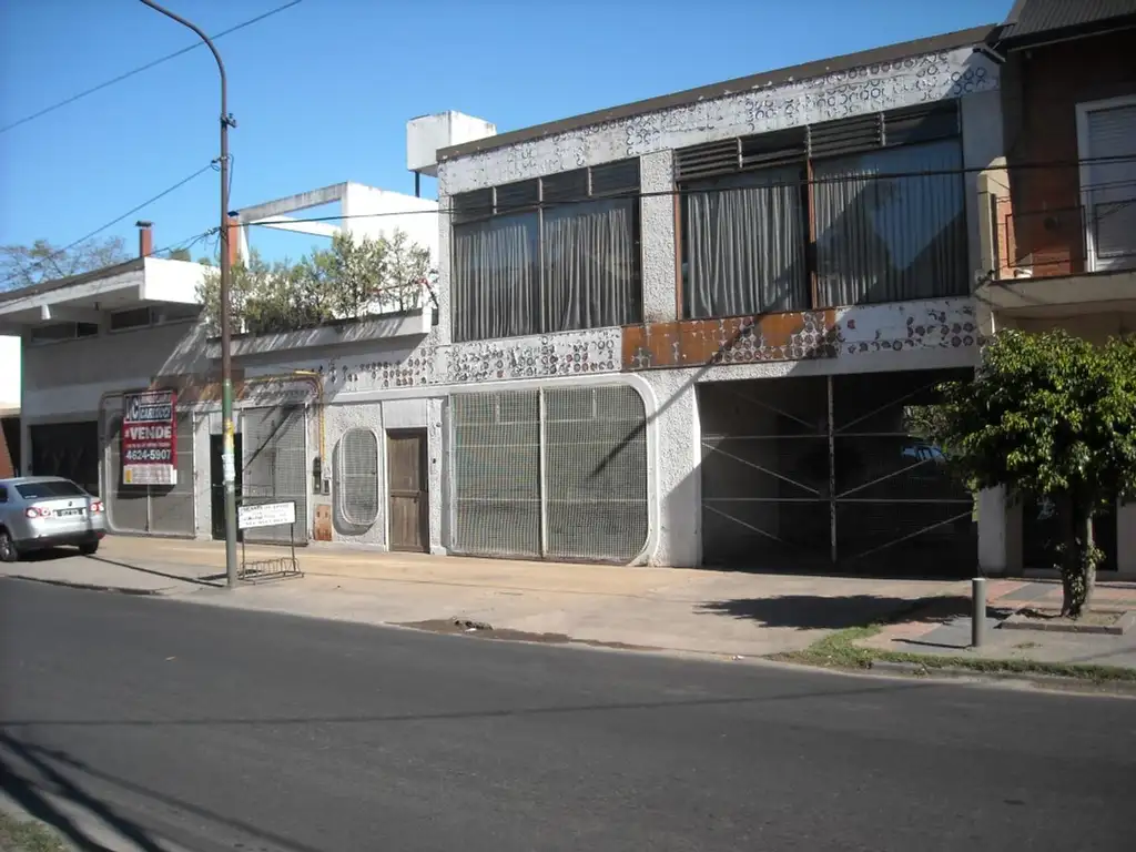 Excelente Lote en Zona Comercial Los Portones en venta