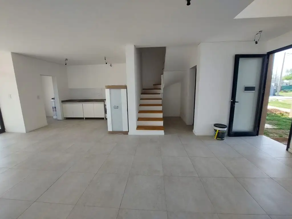 VENTA CASA DOS DORMITORIOS DUPLEX EN RICARDONE