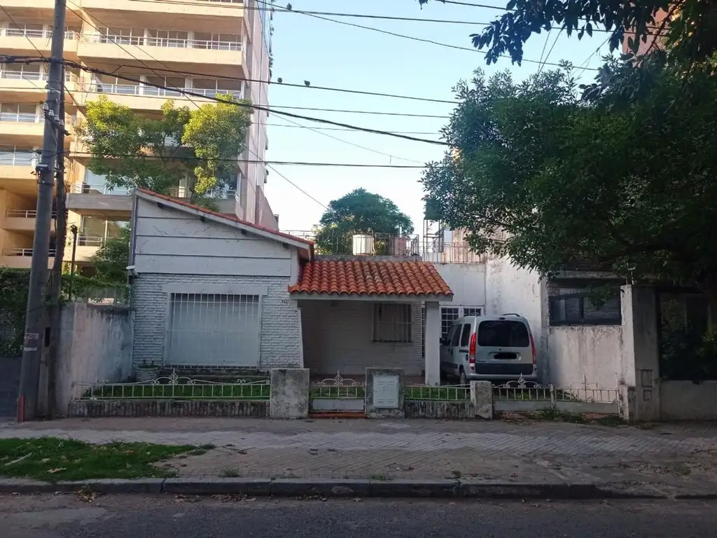 CASA DE 3 DORMITORIOS CON COCHERA EN VENTA