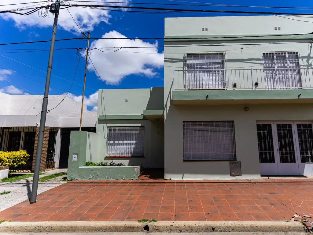 Casa a la venta en Lujan centro Dean Funes 871