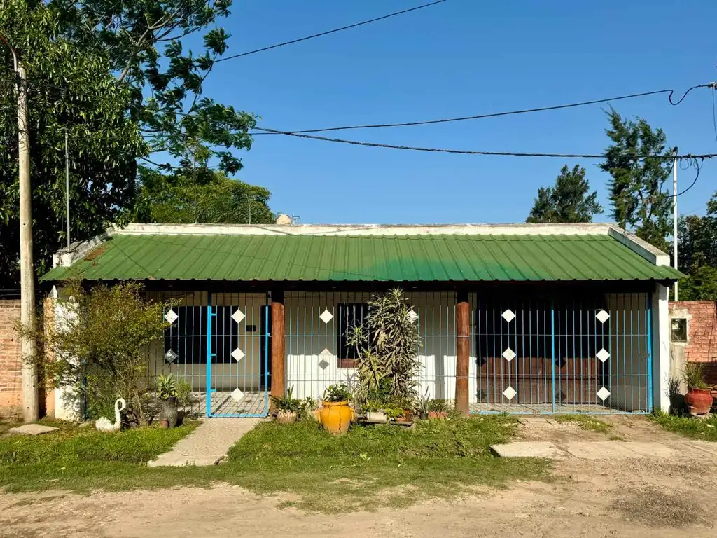 CASA CON PILETA BARRIO VELODROMO