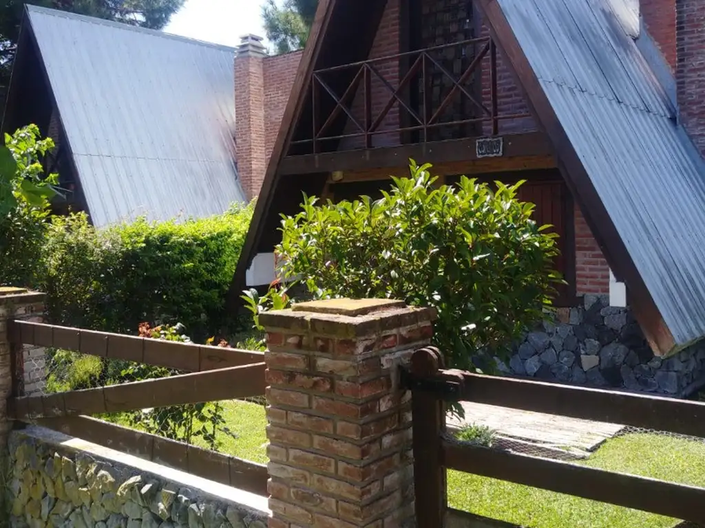 Cabaña alpina zona sur lote perimetrado 2 ambientes dormitorios 1 baño parrilla