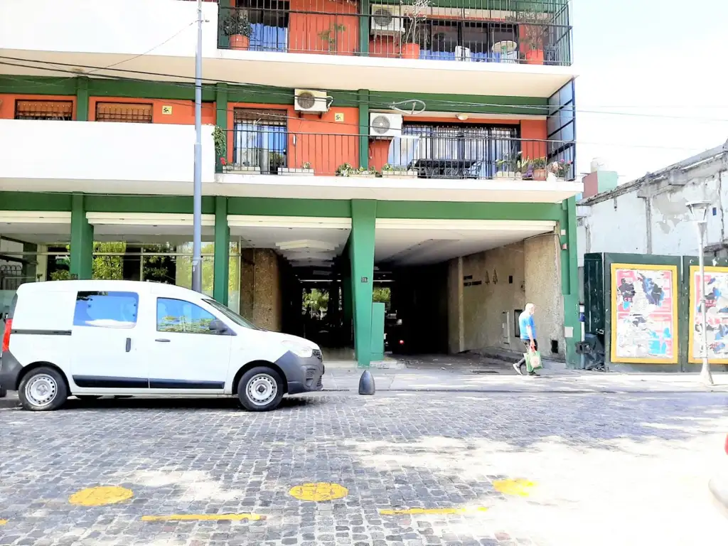 DEPARTAMENTO DE 4 AMBIENTES EN VENTA, ZONA PARQUE PATRICIOS