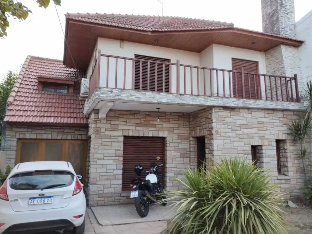 Casa en Venta. 146 entre 413 y 414