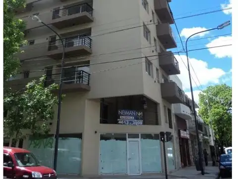 Departamento de 2 ambientes al frente con balcón en Flores