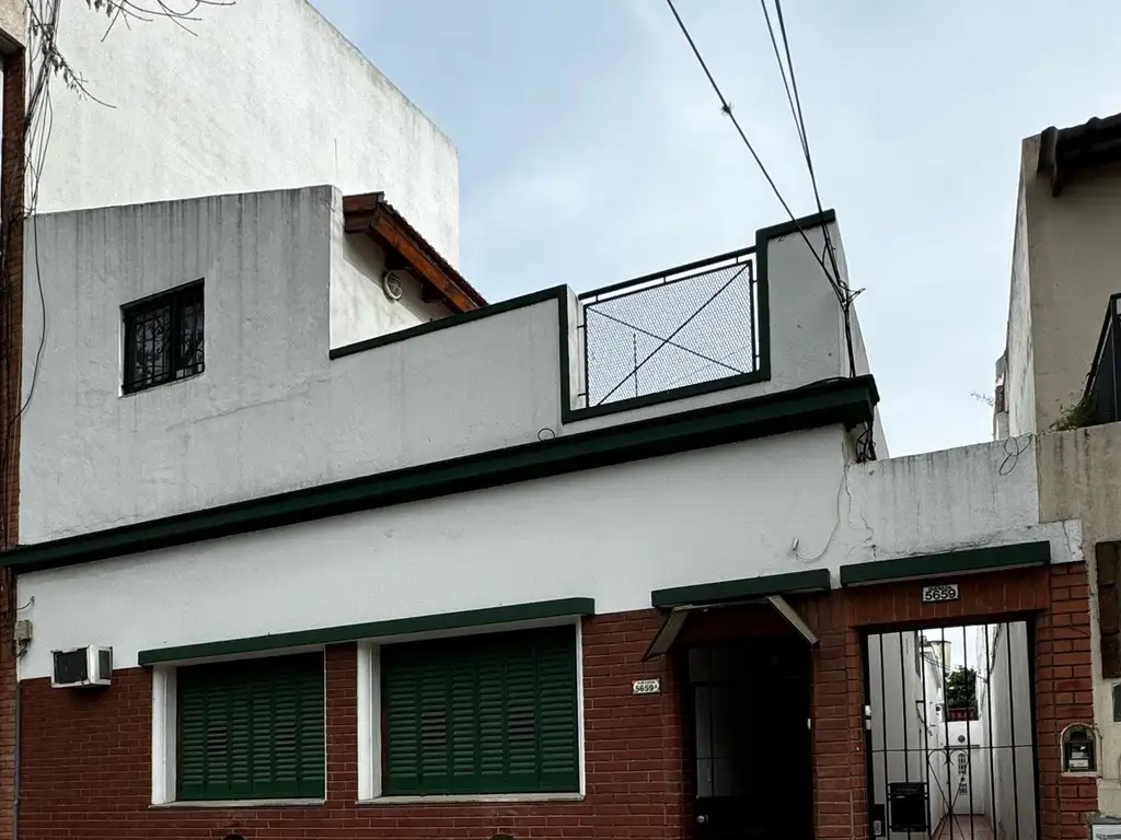 PH de Tres ambientes tipo casa dos patios sin expensas en Villa Urquiza.