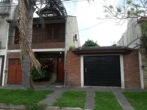 VENDE EXCELENTE CHALET TIPO CASA 4 AMB  VILLA MAIPU C/ PILETA- SAN MARTIN