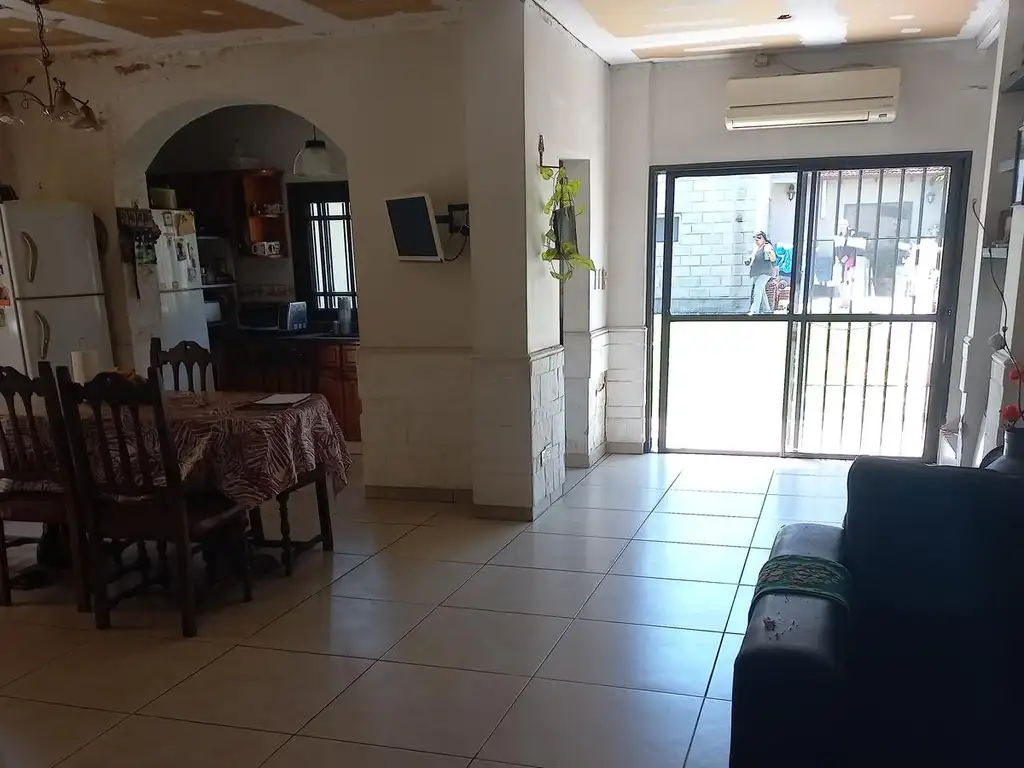 Casa en  venta San Isidro 4amb más 2 locales