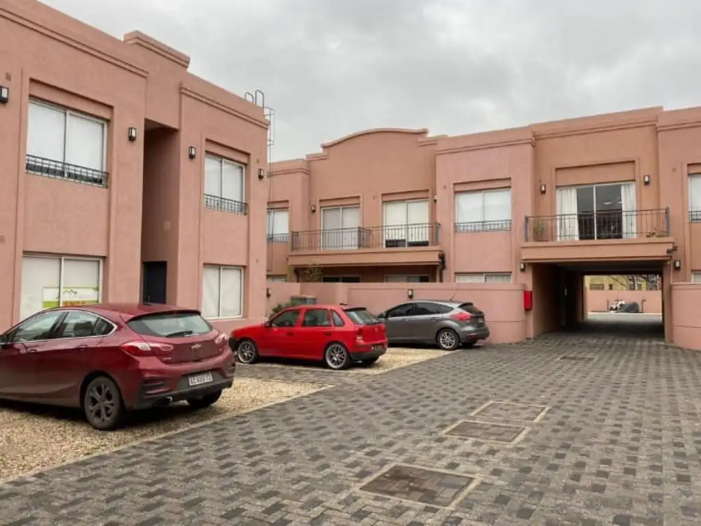 Venta de departamento de 2 ambientes dentro de hermoso complejo en Muñiz