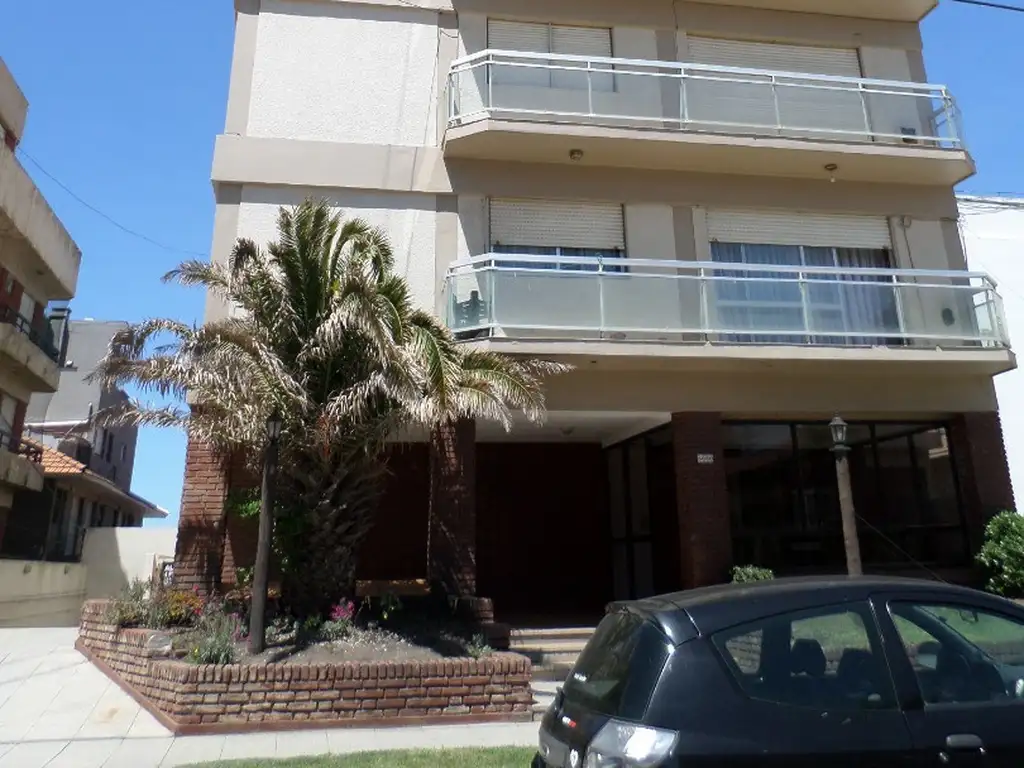 DEPARTAMENTO DE 3 AMBIENTES CON VISTA AL MAR Y COCHERA CUBIERTA EN BARRIO PUNTA MOGOTES