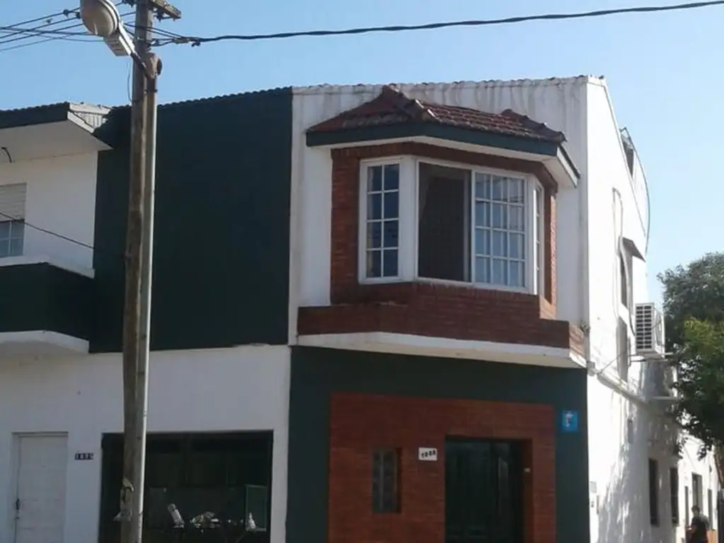 VENTA PH  TIPO CASA 3 AMB COCHERA TERRAZA BERNAL O