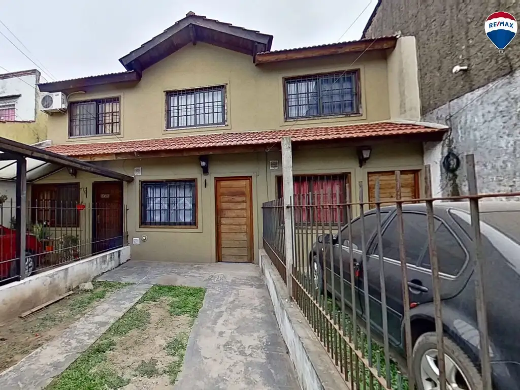 VENTA DUPLEX 3 AMB C/JARDIN y COCHERA en Moreno