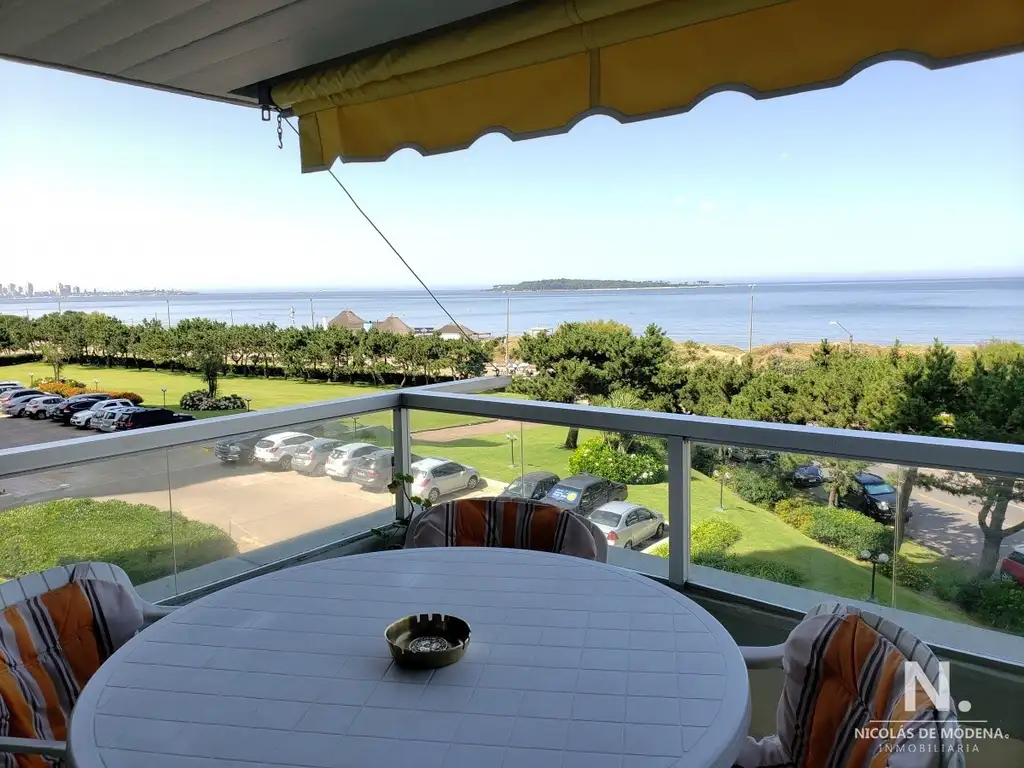 Apartamento en Venta de 3 dormitorios en Primera Linea , Playa Mansa , Punta del este