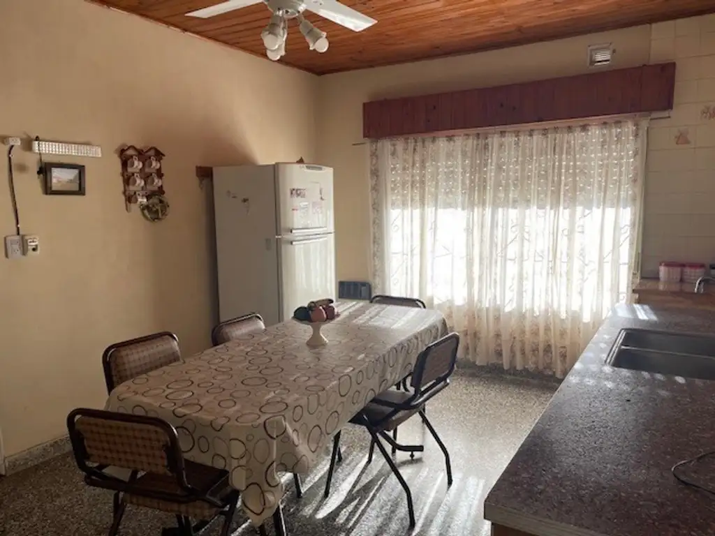 Casa en venta en excelente estado amplio lote