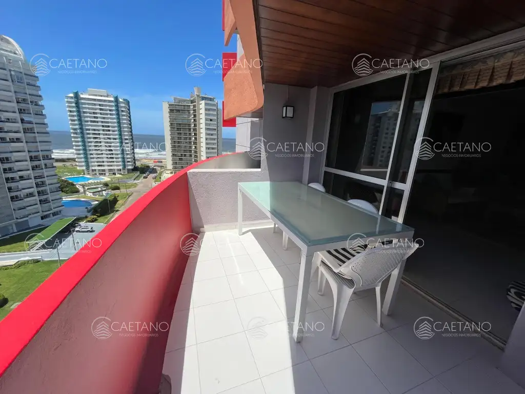 Venta apartamento de 2 dormitorios con amplia planta en Punta del Este