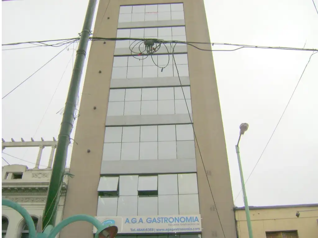 Excelente Oficina  al frente, a metros de estación Liniers