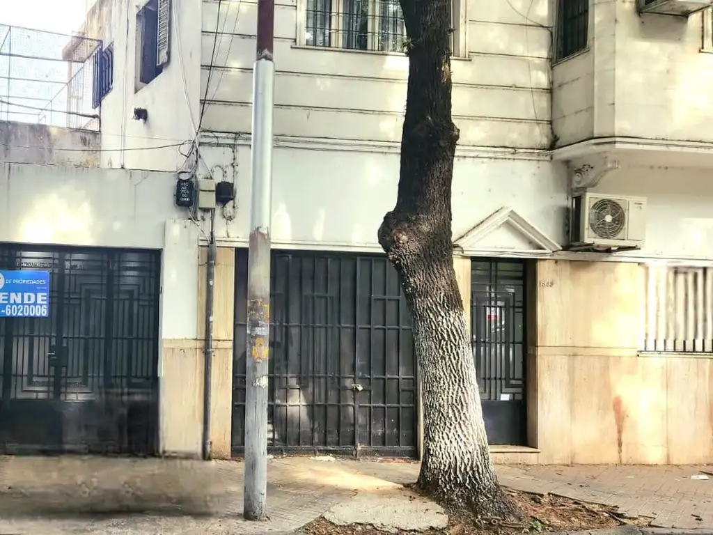 ALEM 1500 - CASA AL FRENTE CON COCHERA Y TERRAZA