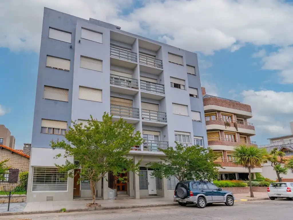 Venta departamento 3 ambientes luminoso Z. Guemes