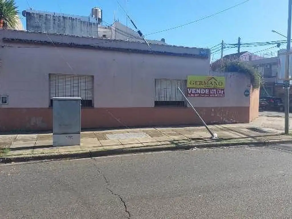 Lote ubicado a 5 cuadras de Plaza San Justo.-