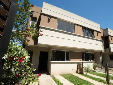 VENTA PH DUPLEX 3 AMB  JARDIN GARAGE PARRILLA