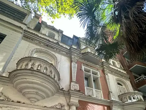 EDIFICIO TIPO TUDOR EN CAÑITAS USO COMERCIAL TRES PLANTAS LIBRES