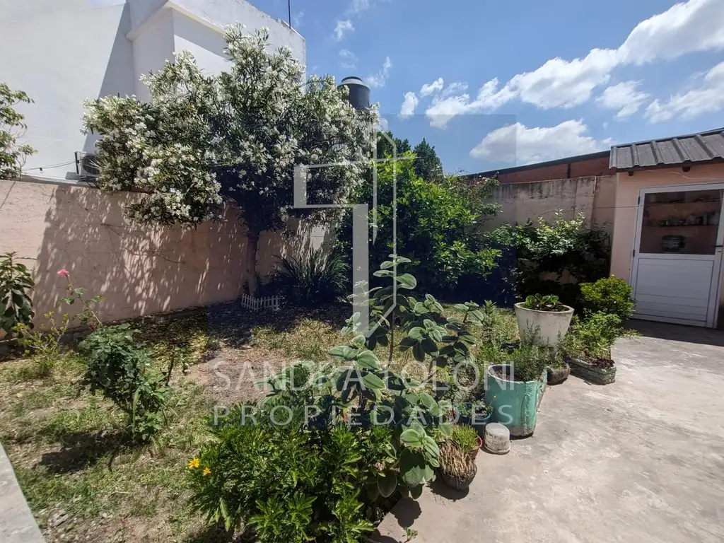 VENTA LANUS PH 4 AMB CON JARDIN PATIO Y TERRAZA SIN EXPENSAS