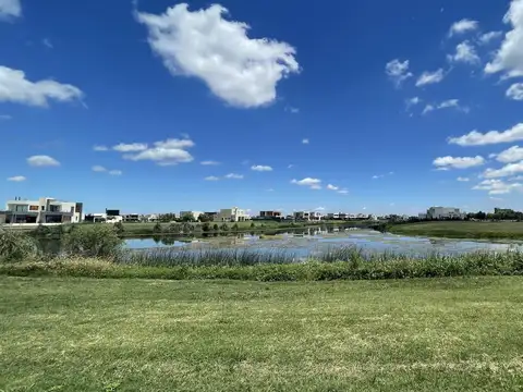 Terreno en Venta en El Naudir | Lote al lago | Gran espejo de agua y lateral al verde