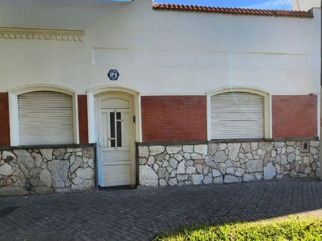 Venta Casa 2 dormitorios, jardín, pileta.Las Heras