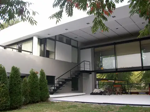 GRAN CASA MODERNA DE DISEÑO EN ABRIL - Foto 0