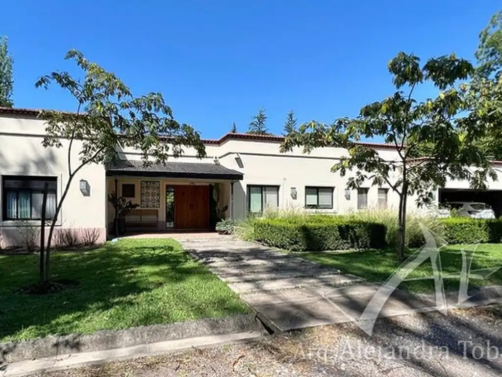 Casa con 4 dormitorios en Planta Baja, muy luminosa!