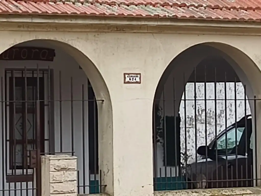 CASA EN VENTA MAS DE 4 AMBIENTES, EXCELENTE UBICACION