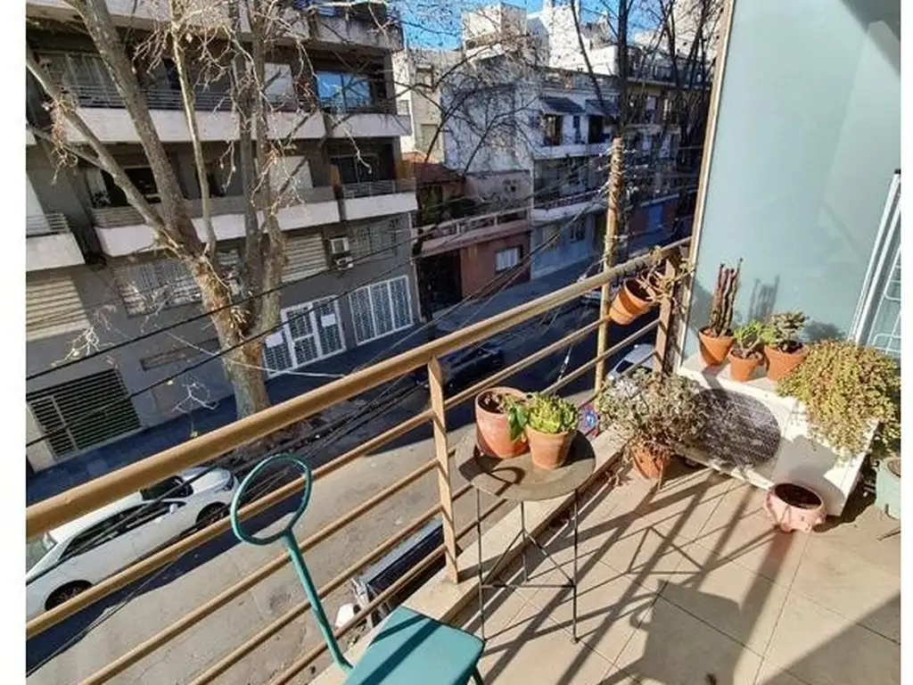 LUMINOSO, APTO PROFESIONAL, 35 m2.  LAUNDRY, SUM con parrilla Y TERRAZA común.