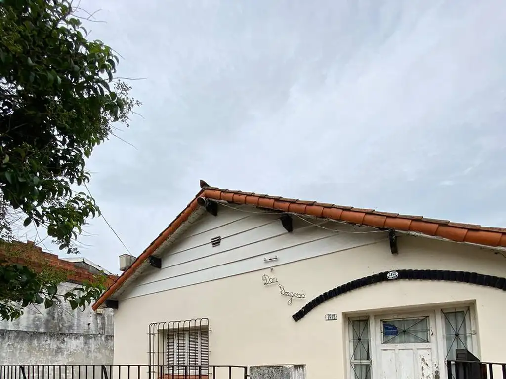 CASA EN VENTA DE 3 AMBIENTES  CON LOCAL A REFACCIONAR EN MUÑIZ