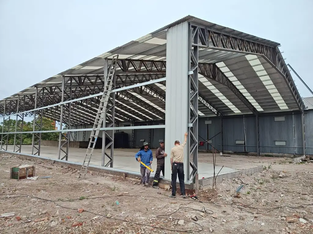 Depósito de 1000 m2 cubiertos en 1 planta