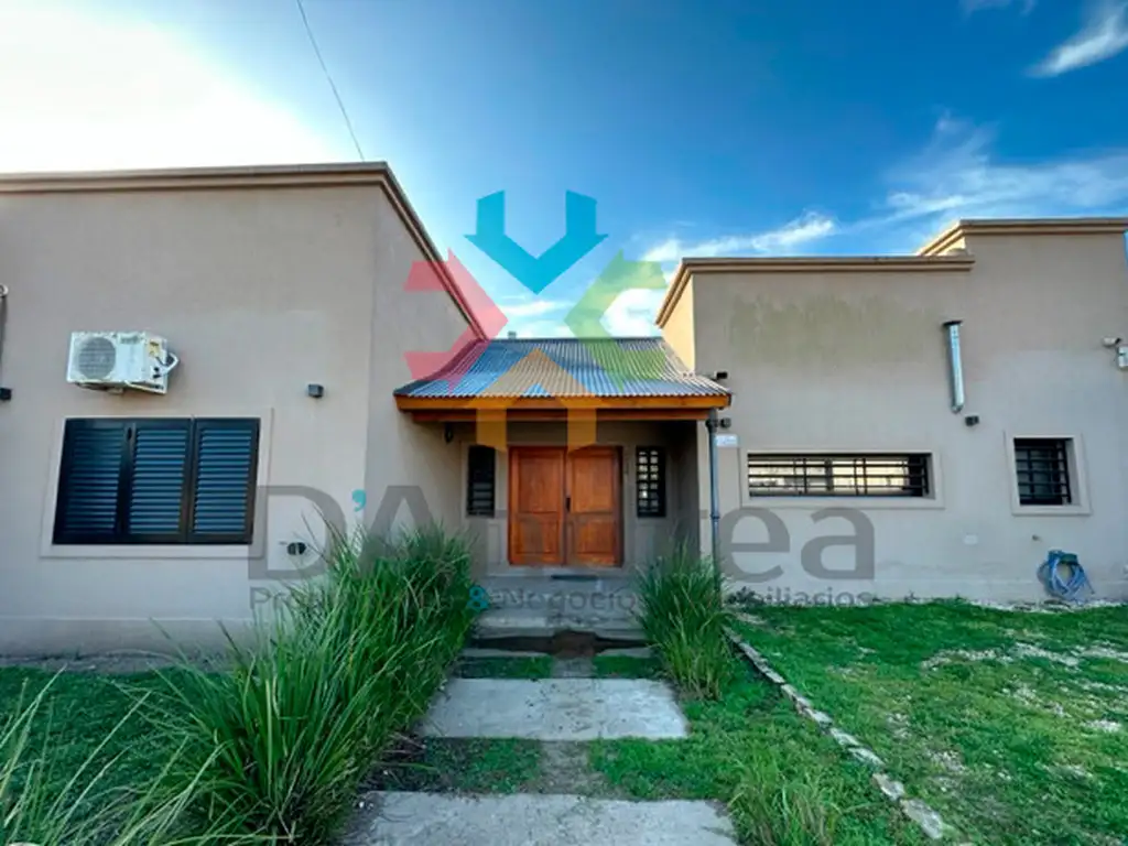 VENTA / LINDA CASA EN CALLE 105 Y 52 EN MERCEDES