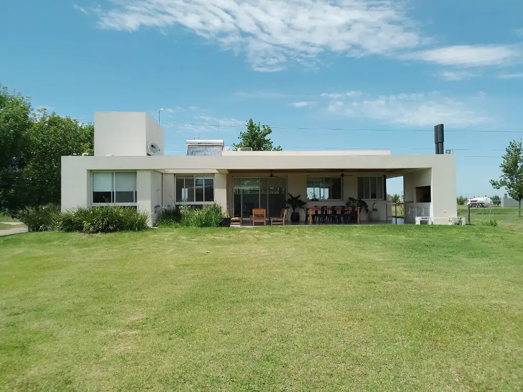 NUEVA CASA EN HARAS DE FUNES BARRIO PRIVADO AL LADO DE KENTUCKY CLUB DE CAMPO