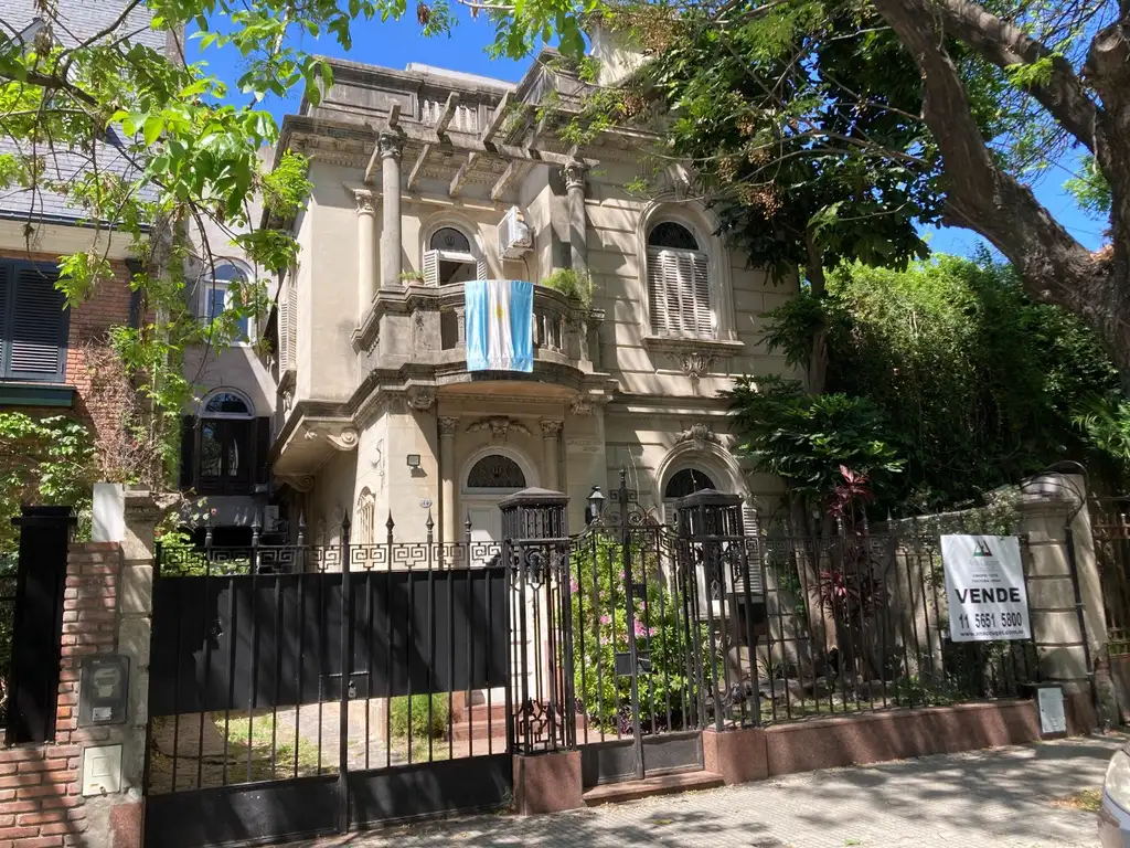 Casa de estilo en excelente ubicacion en Belgrano