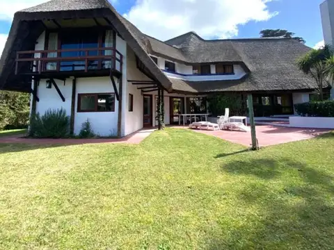 Gran chalet en venta a metros de Palaya Brava