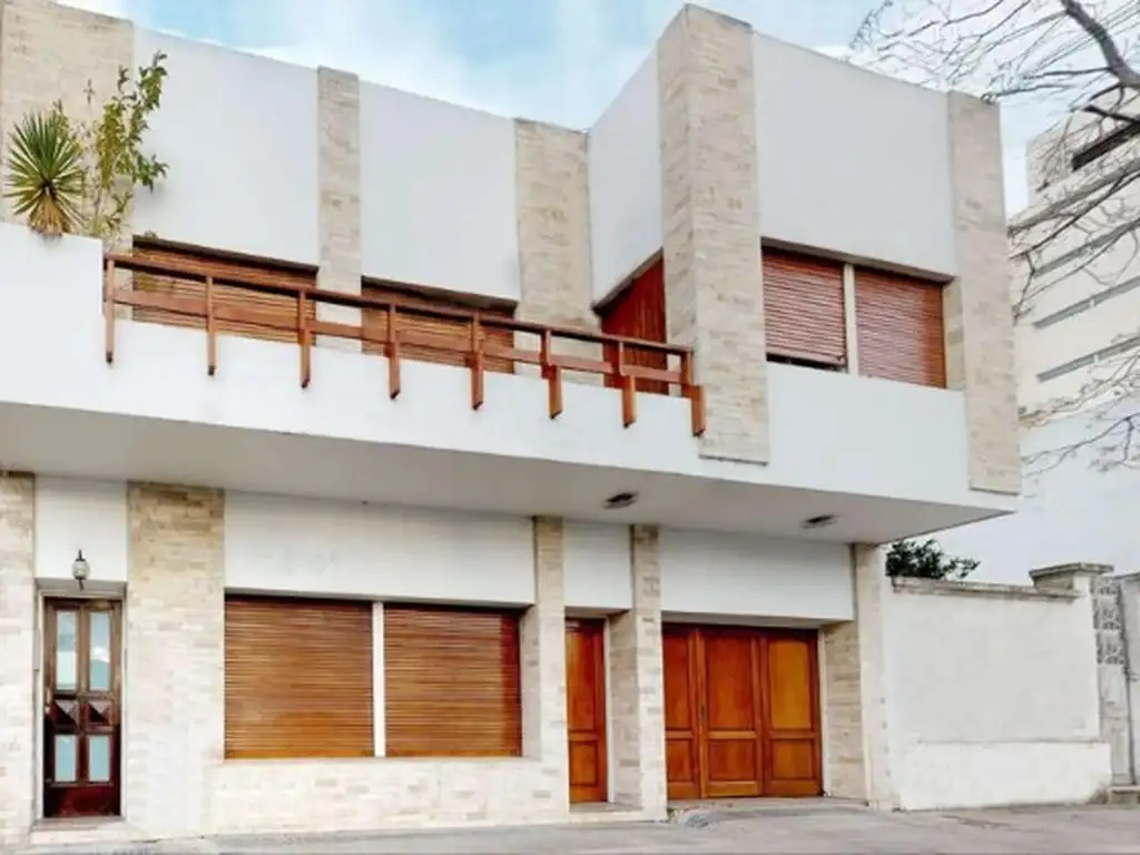 Casa en Venta en La Plata [Cod: ]