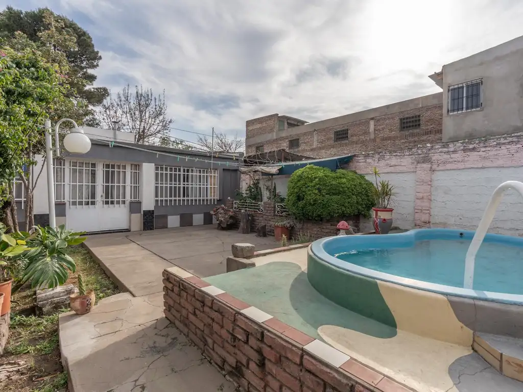 VENTA/PERMUTA - Casa - 2 dormitorios - Pileta - Empalme Graneros, Rosario