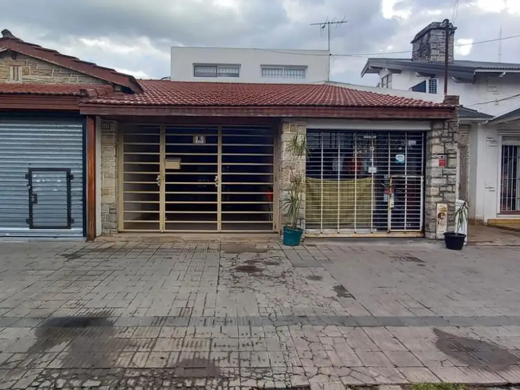 Casa en venta en Los Hornos - Dacal Bienes Raíces