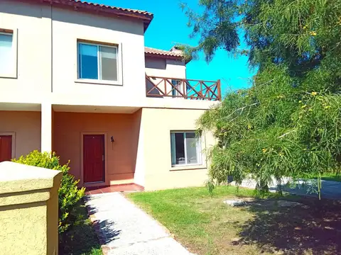 Casa 3 dormitorios - La Carolina Country Club - VENTA