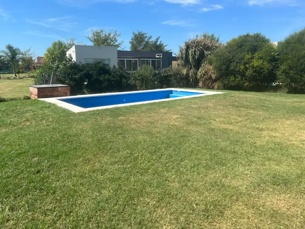 HERMOSA CASA A ESTRENAR EN EL CANTON ISLAS CON PISCINA