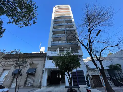 Departamento en venta de 2 dormitorios c/ cochera en Microcentro