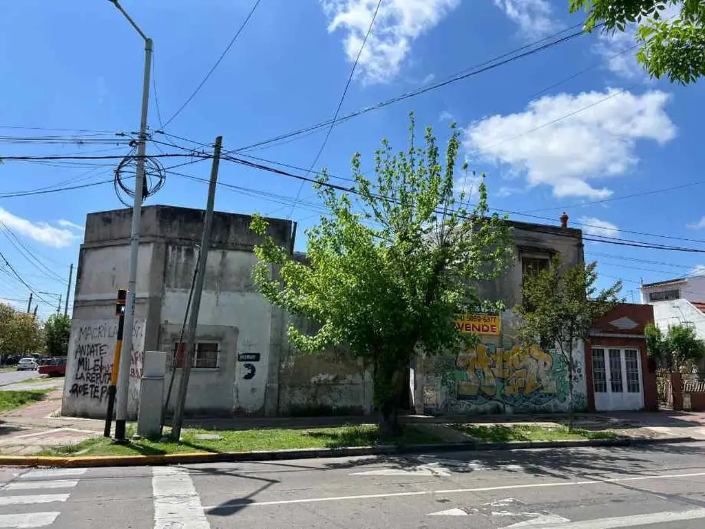 LOTE EN VENTA CON CASA A RECICLAR ARREDONDO 3800 SARANDI