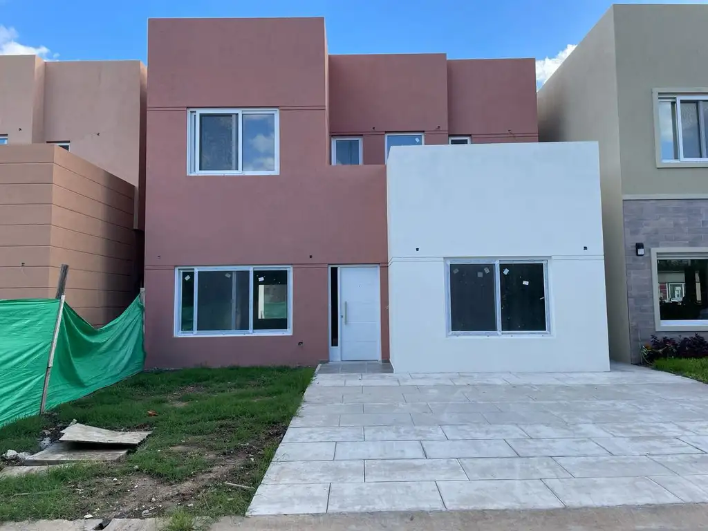 VENTA Casas a estrenar, financiadas! Barrio Cerrado BsAs Village -  Bella Vista