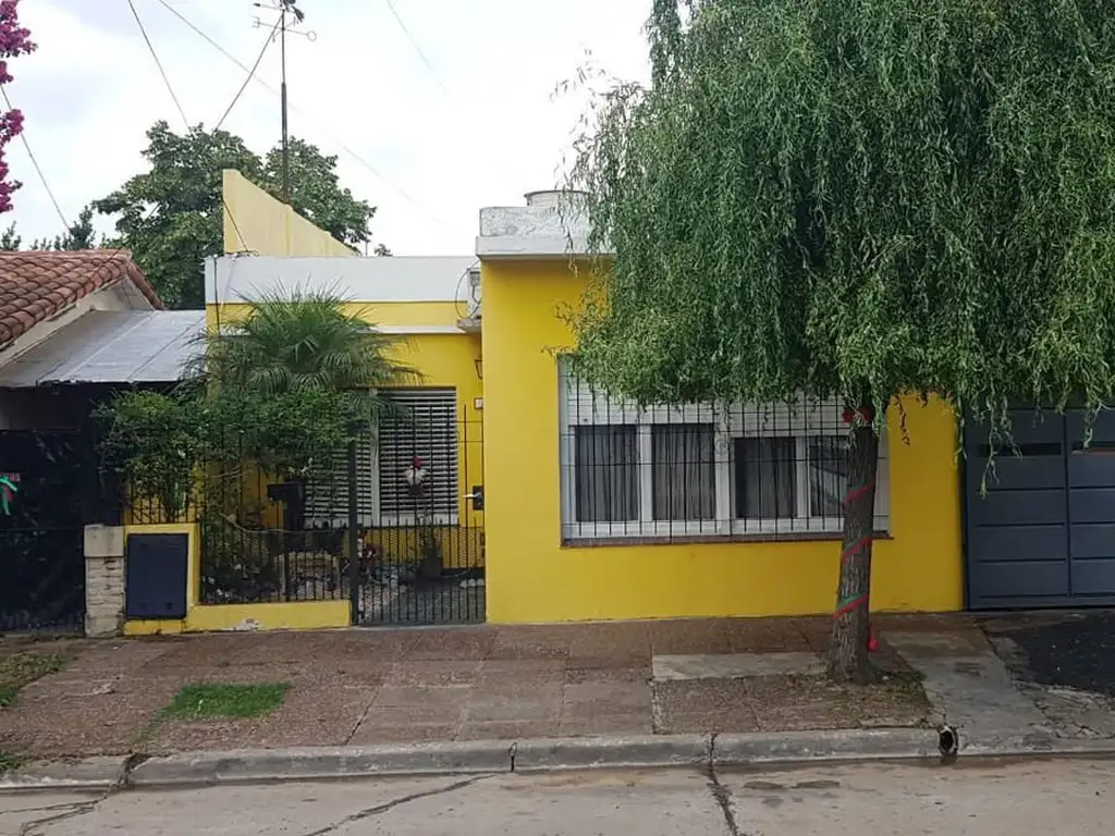 Casa  en Venta en Parque San Martin, Merlo, G.B.A. Zona Oeste