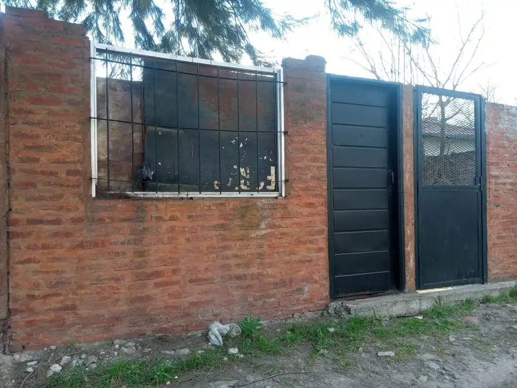 Casa en venta con detalles a refaccionar