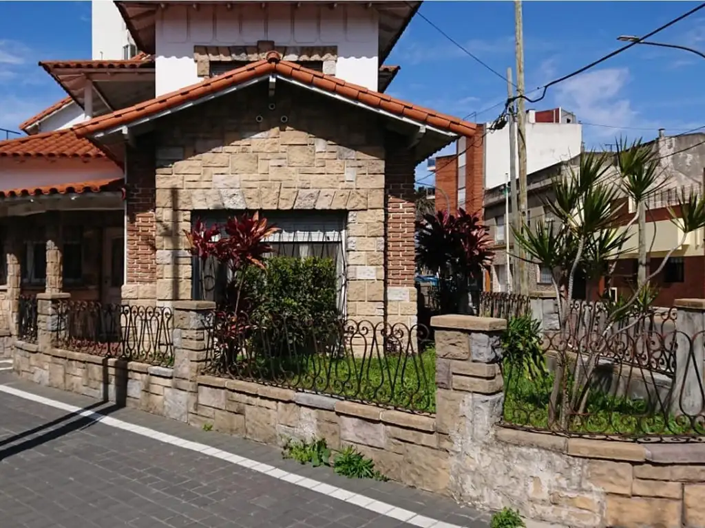 CASA EN VENTA -LANUS